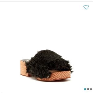 NWT Free People Faux Fur Sonnet Clogs!! Runs small!!